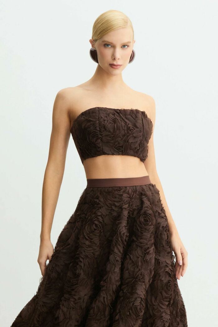 Imagem de Top Tomara QUe Caia Em Tule Bordado Com Elástico Costas Marrom Escuro