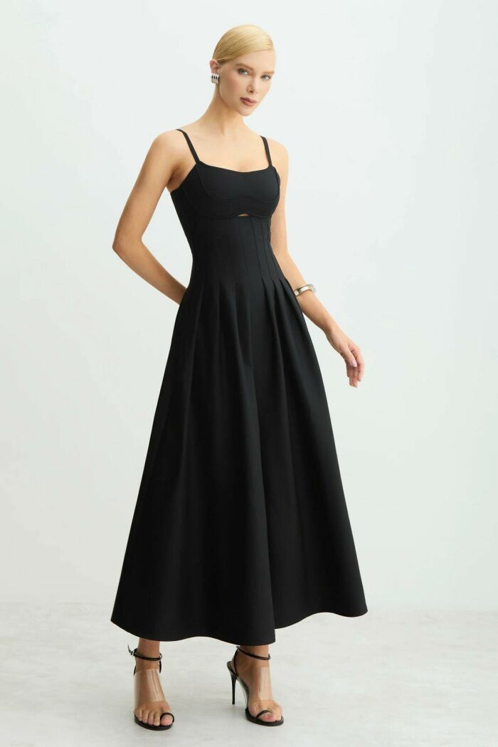 Imagem de Vestido Longo Acinturado Pregas Saia Recorte Busto Preto Zen