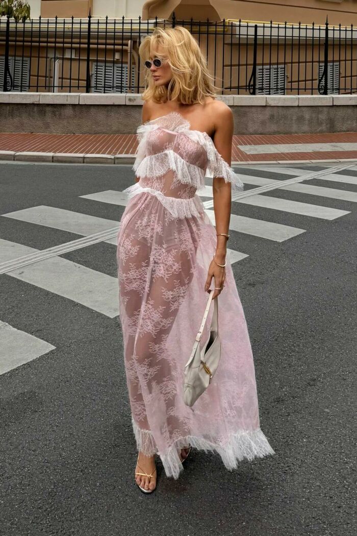 Imagem de Vestido Mídi Em Renda Com Detalhes Alças e Decote Rosa Bebê zen