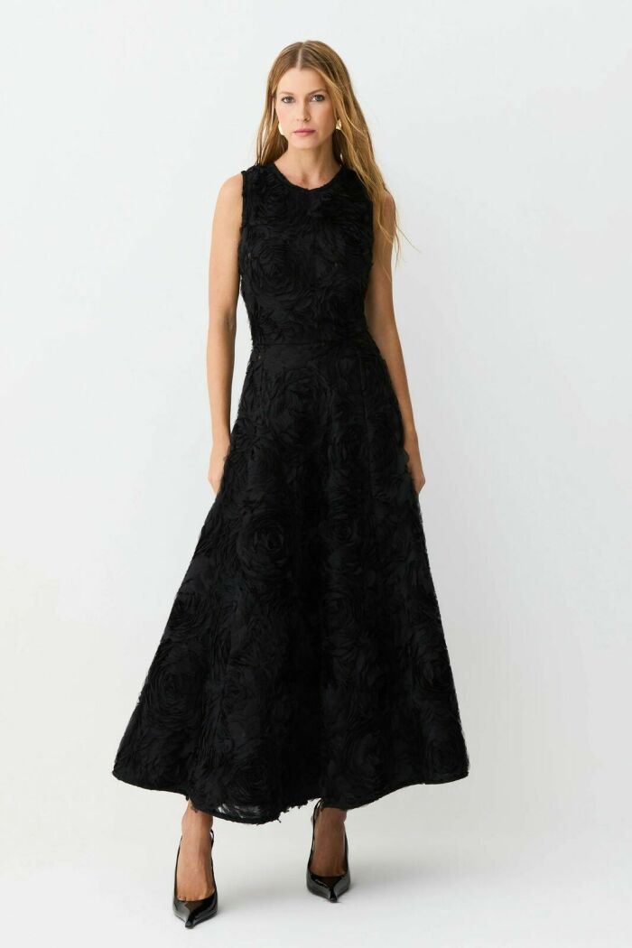 Imagem de Vestido Mídi Regata Com Barra Ampla Em Tule Bordado Preto Zen
