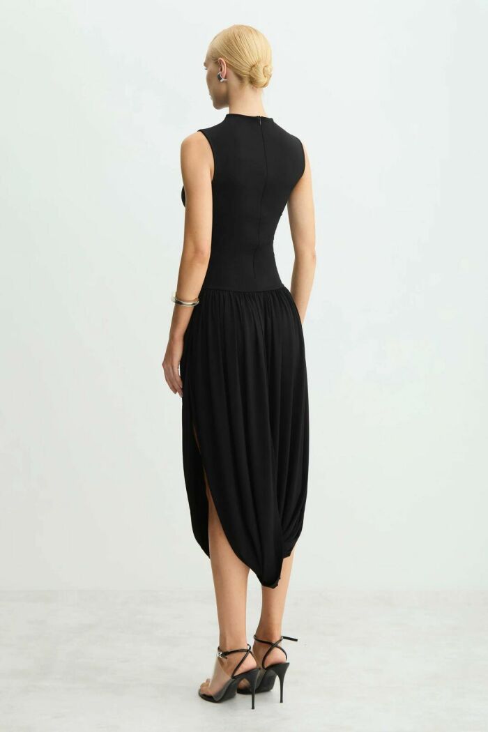 Imagem de Vestido Mídi Saia Balonê Com Transpasse e Abertura Preto Zen