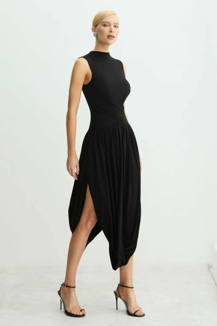 Imagem de Vestido Mídi Saia Balonê Com Transpasse e Abertura Preto Zen