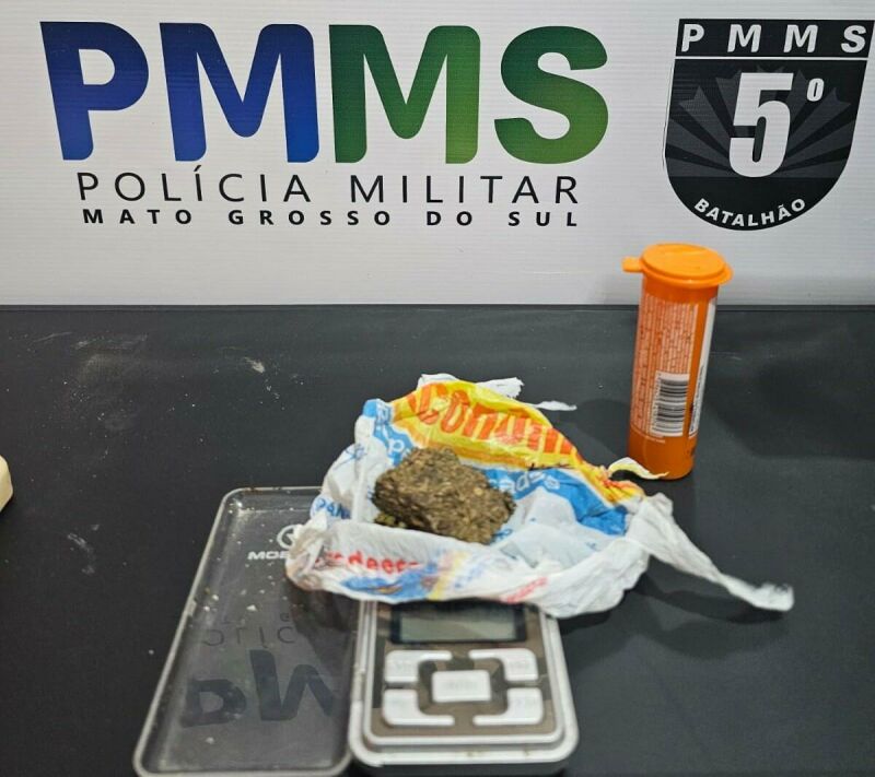 Imagem ilustrativa da matéria Flagrado fumando maconha, adolescente é apreendido com droga fracionada em Rio Verde