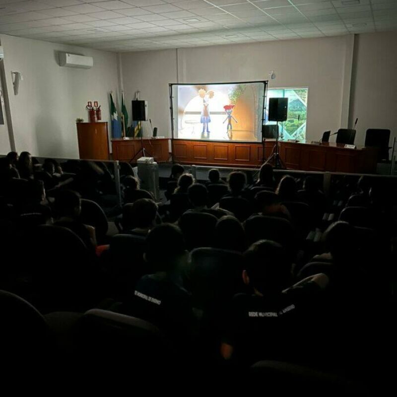 Ilustração da notícia Legislativo de Figueirão lança projeto Cine Câmara e recebe alunos em sessões de cinema