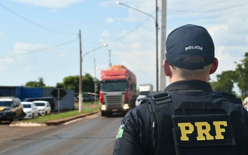 Ilustração da notícia Jovem é preso com tablete de maconha em ônibus durante fiscalização da PRF na BR-163, em Coxim