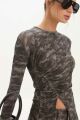 Imagem adicional 4 do item Blusa Raissa Grey Camouflage Le Blog