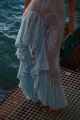 Imagem adicional 2 do item Vestido Mídi Em Renda Com Barra Assimetria Volumosa Azul Oceano Zen