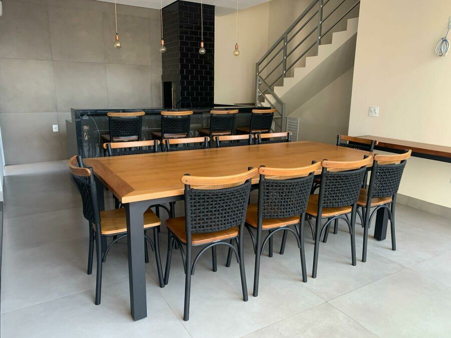 Imagem mesa%20madeira%20maciça%20com%20cadeira%20aluminio