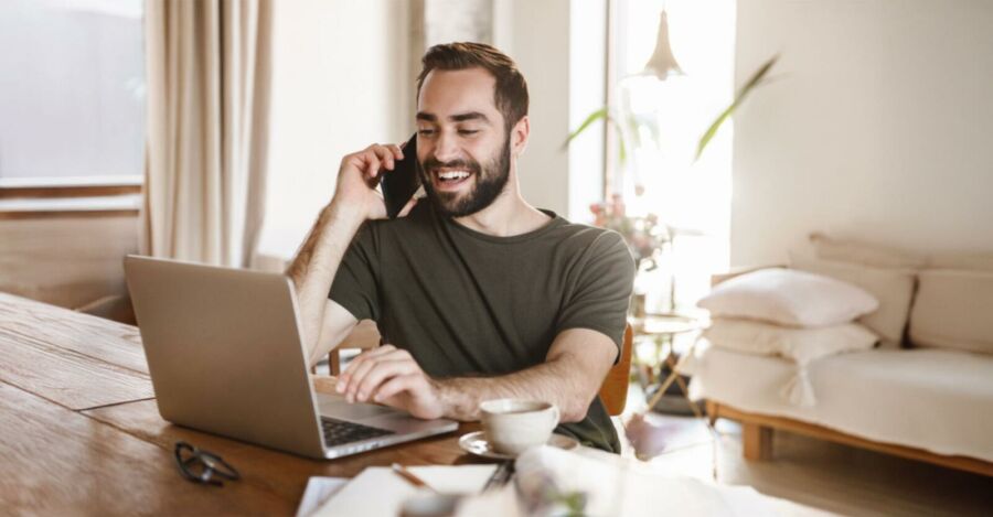 Franqueado em operação de microfranquia home office. Reprodução: Internet