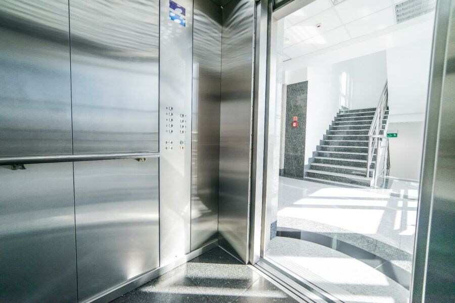 Elevador de condomínio. Reprodução: Internet