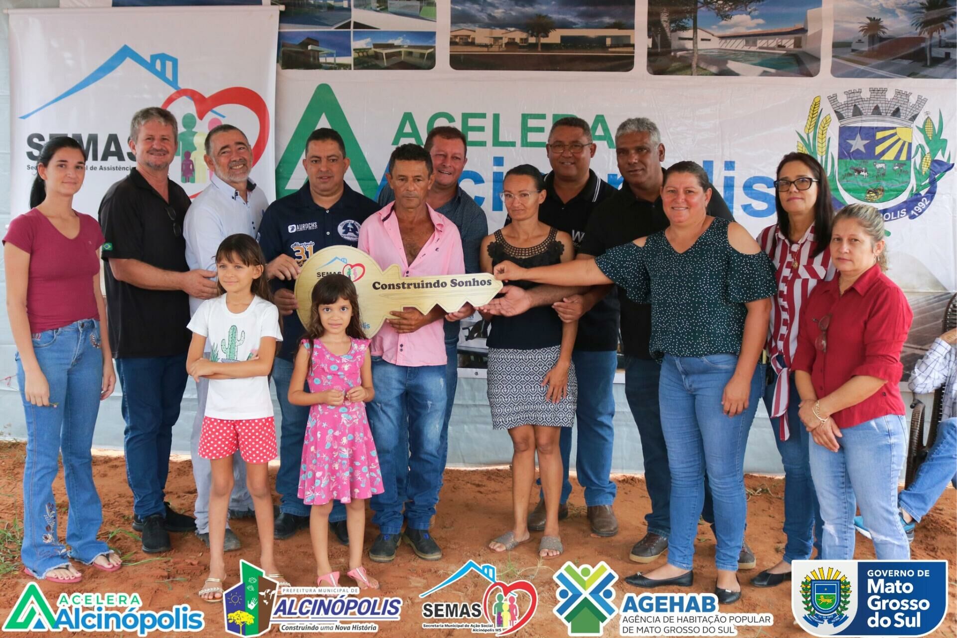 Imagem de compartilhamento para o artigo Família é contemplada com casa própria do Programa Habitacional Construindo Sonhos em Alcinópolis da MS Todo dia