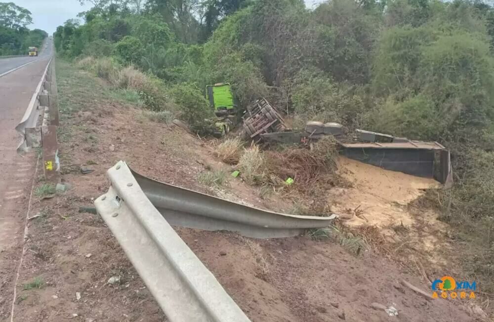 Imagem de compartilhamento para o artigo Sonora: caminhoneiro abandona carreta após cair em ribanceira, pega carona e vai embora da MS Todo dia
