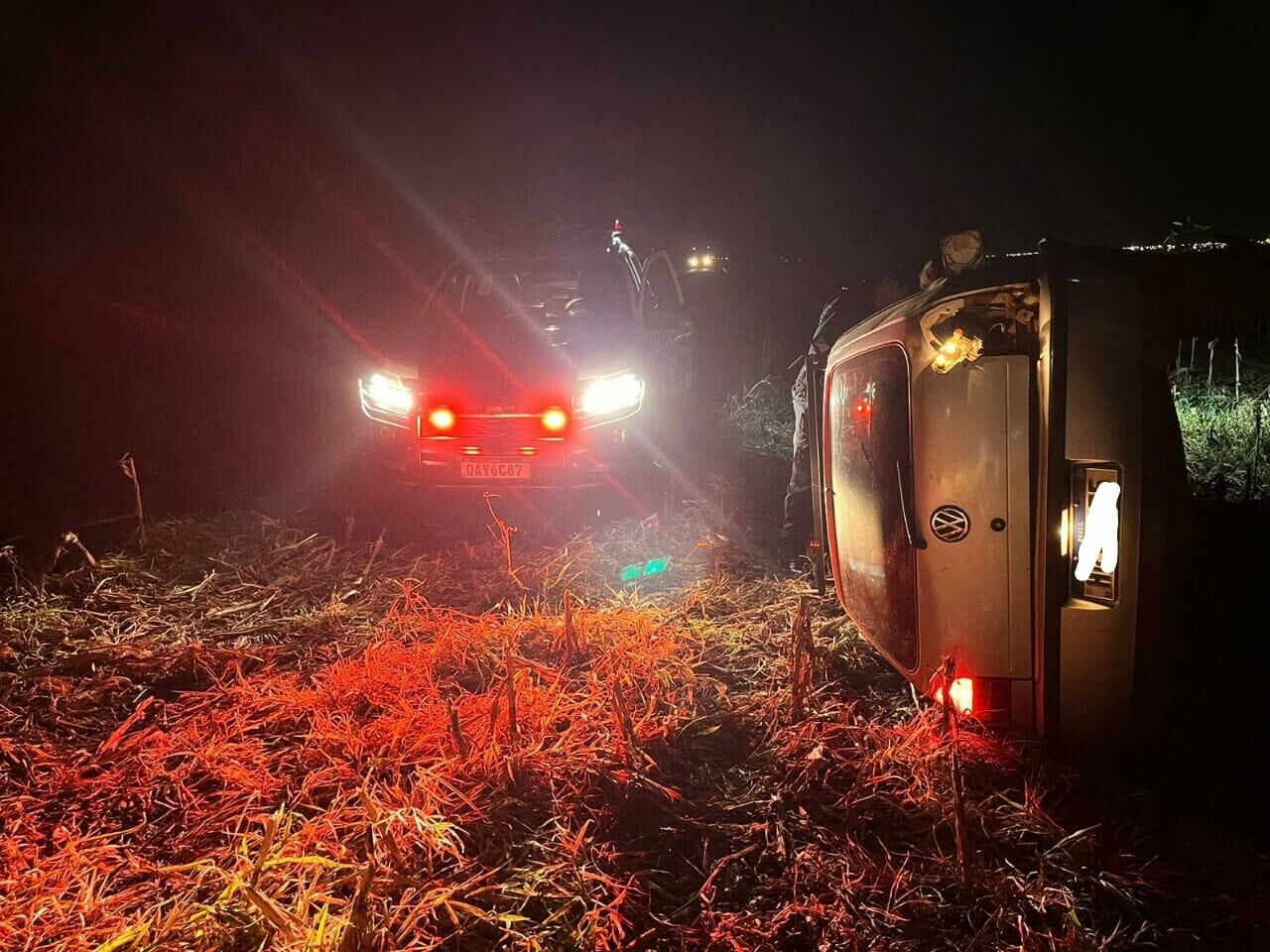 Imagem de compartilhamento para o artigo Carro capota na avenida em frente à UFMS em Chapadão do Sul e deixa uma pessoa ferida da MS Todo dia