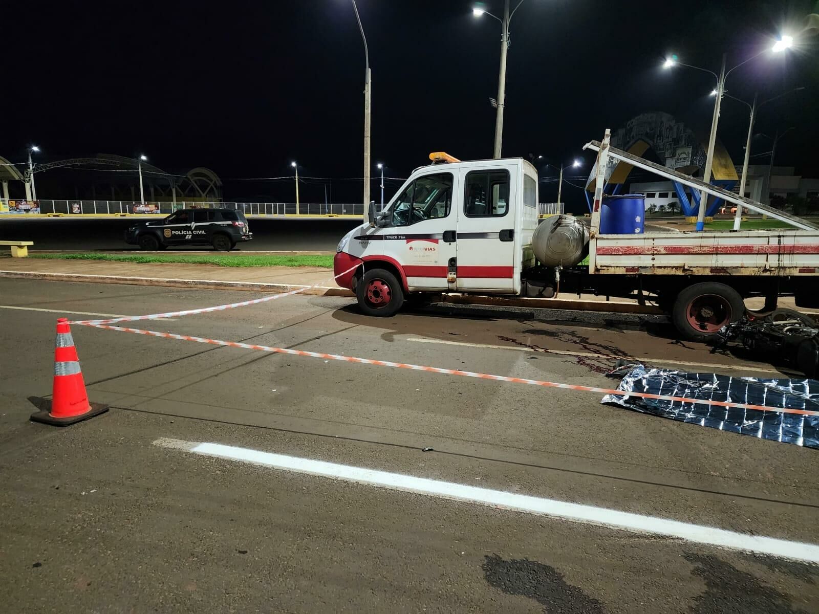 Imagem de compartilhamento para o artigo Motociclista bate em traseira de caminhão, sofre traumatismo craniano e morre em Costa Rica da MS Todo dia