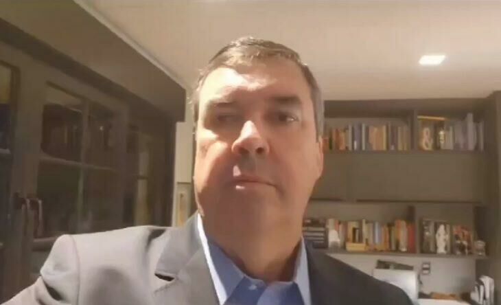 Imagem de compartilhamento para o artigo Eduardo Riedel oferece apoio e recursos para reconstruir Corumbá após tempestade da MS Todo dia