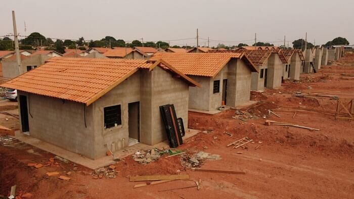 Imagem de compartilhamento para o artigo Construção de 25 casa pela Prefeitura de Alcinópolis chega a 70% de conclusão da MS Todo dia