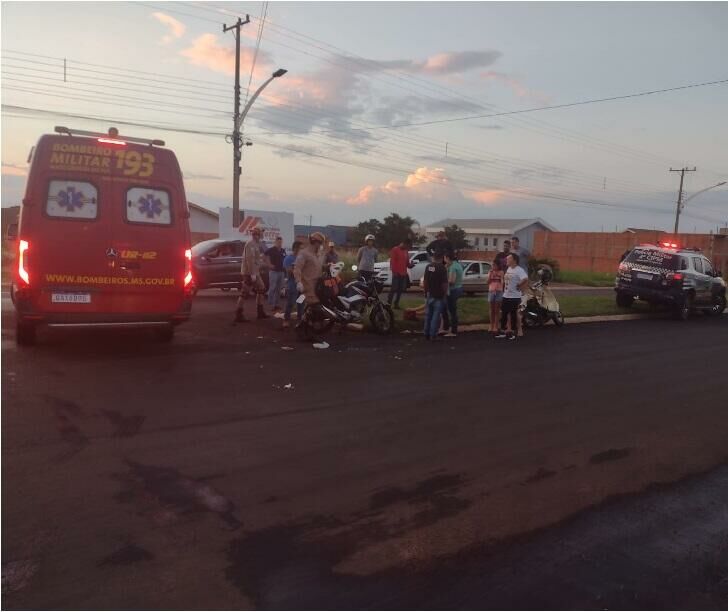 Imagem de compartilhamento para o artigo Motos colidem em cruzamento e três pessoas ficam feridas em Chapadão do Sul da MS Todo dia