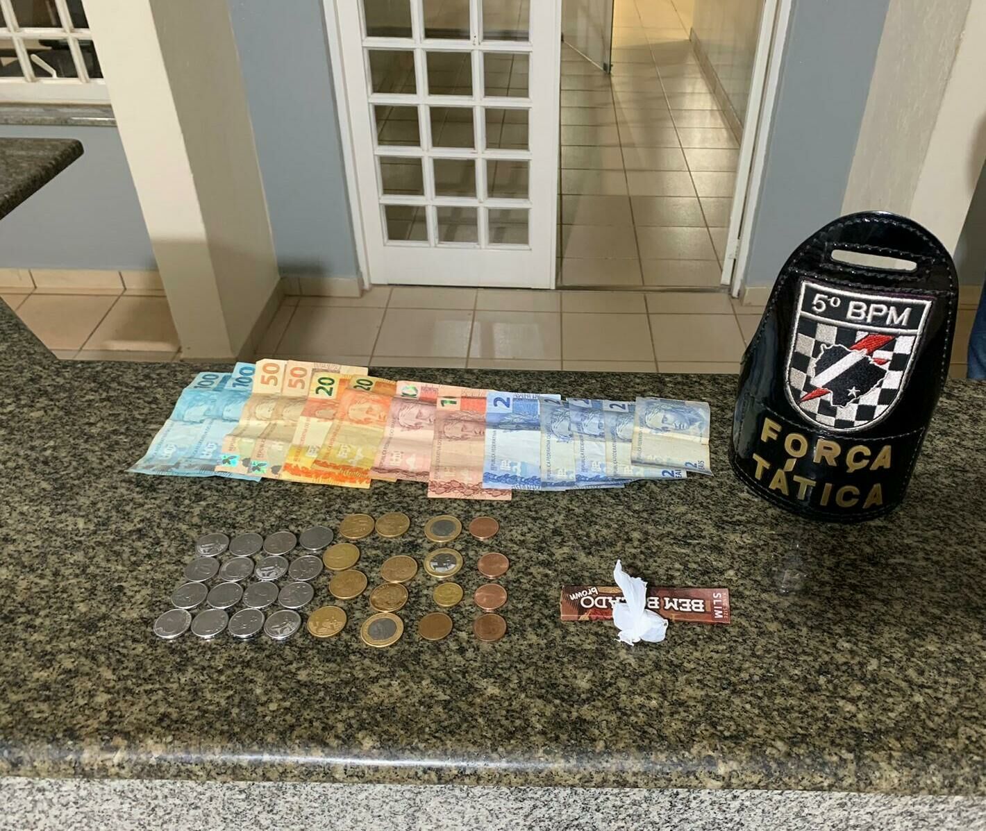 Imagem de compartilhamento para o artigo Jovem de 21 anos é preso pela Polícia Militar de Coxim por tráfico de drogas após denúncia anônima da MS Todo dia