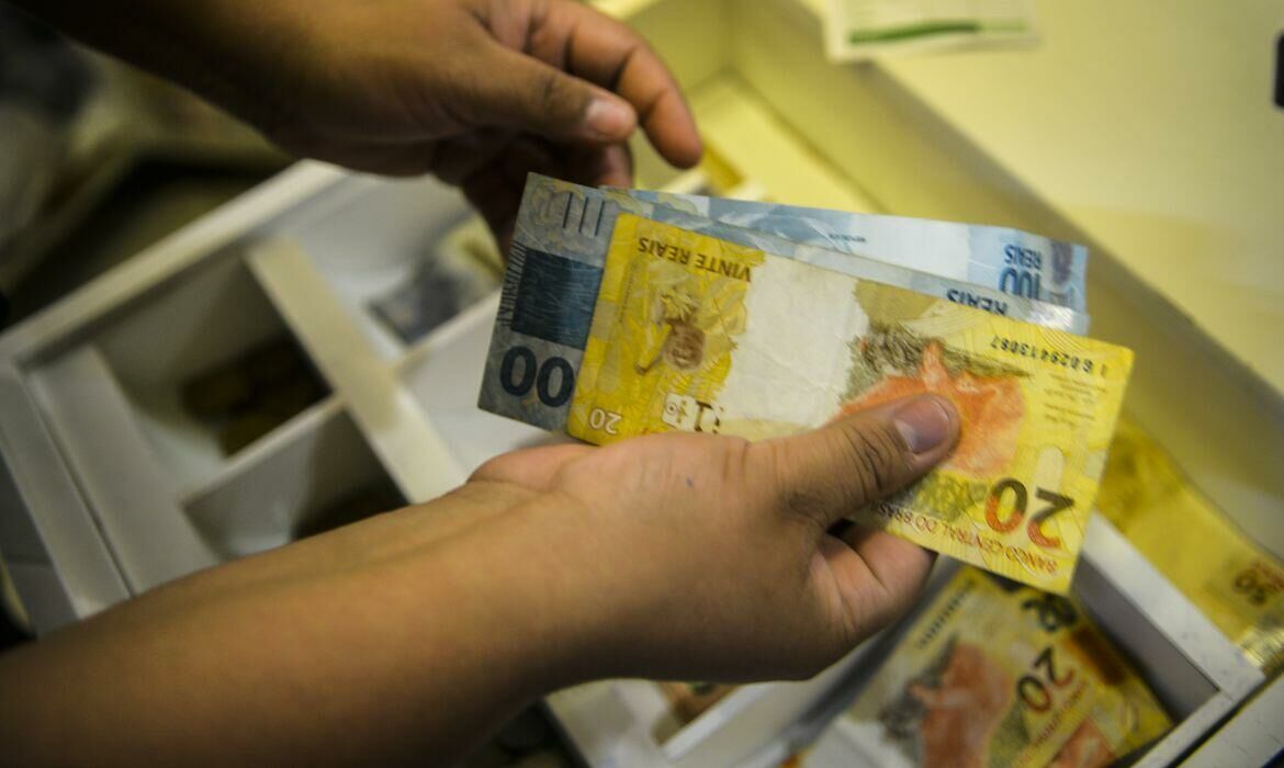Imagem de compartilhamento para o artigo Salário mínimo deve subir para R$ 1.515 em 2025 da MS Todo dia