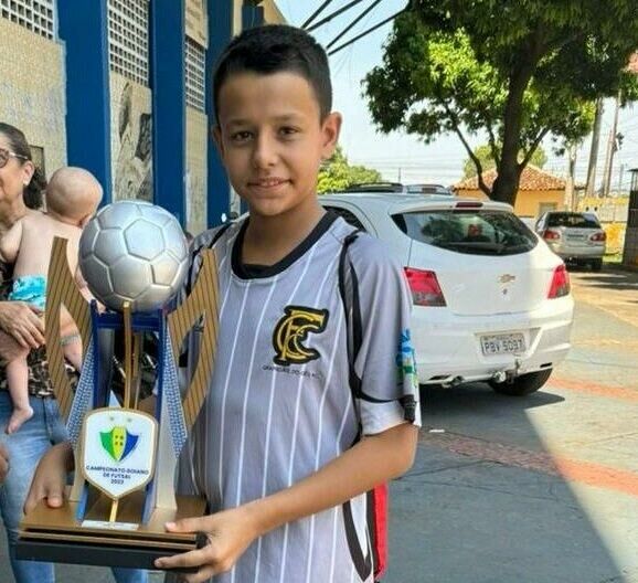 Imagem de compartilhamento para o artigo Atleta de Chapadão do Sul é vice-campeão goiano de futsal da MS Todo dia