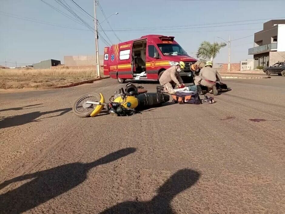 Imagem de compartilhamento para o artigo Homem sofre traumatismo craniano em batida entre carro e moto em Chapadão do Sul da MS Todo dia