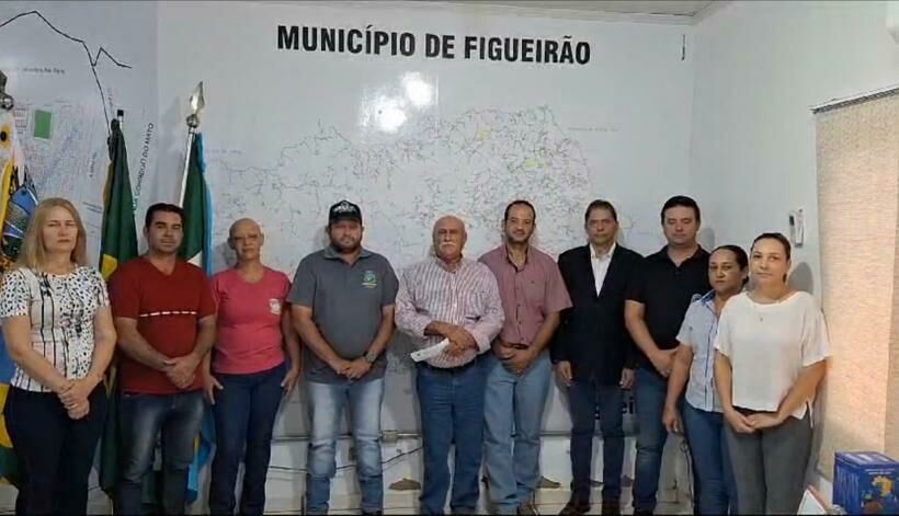 Imagem de compartilhamento para o artigo Vídeo: prefeito de Figueirão Juvenal Consolaro agradece Eduardo Riedel depois do anúncio de investimentos para a reconstrução da MS-436 da MS Todo dia