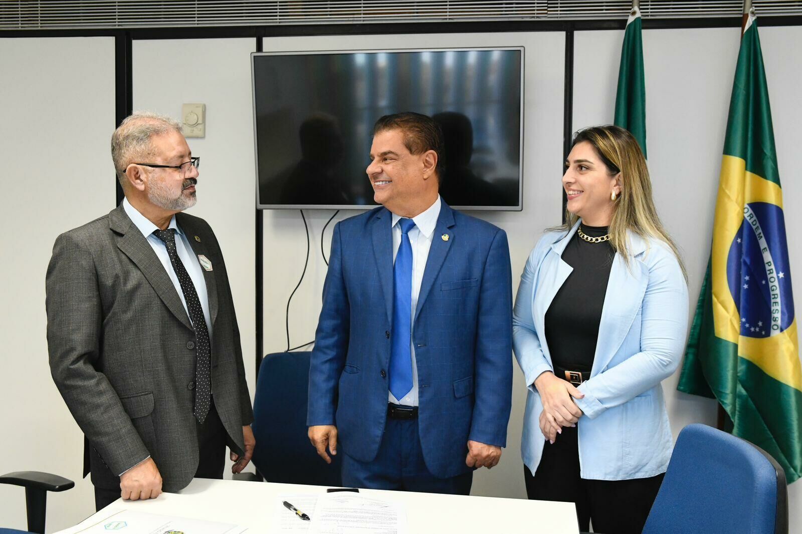 Imagem de compartilhamento para o artigo Paraíso das Águas: Fio do Povo e Alexia buscam infraestruturas e obras no valor de R$ 4,8 milhões em Brasília da MS Todo dia