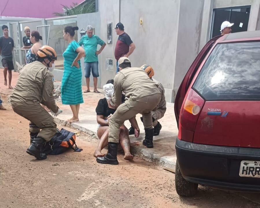 Imagem de compartilhamento para o artigo Carros batem e motorista fica ferida após acertar muro em Chapadão do Sul da MS Todo dia