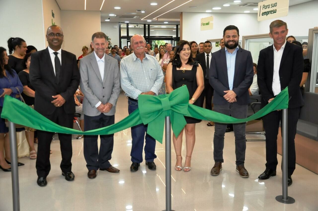 Imagem de compartilhamento para o artigo Prefeito e vice-prefeito de Figueirão participam da inauguração do Banco Sicredi da MS Todo dia