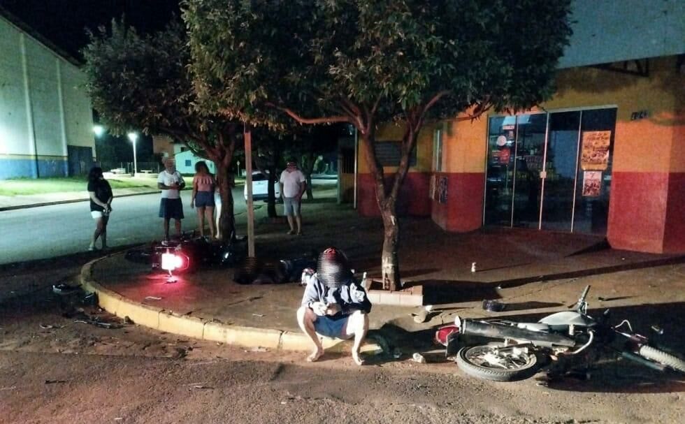 Imagem de compartilhamento para o artigo Jovens ficam feridos após batida entre motos em cruzamento de São Gabriel do Oeste da MS Todo dia