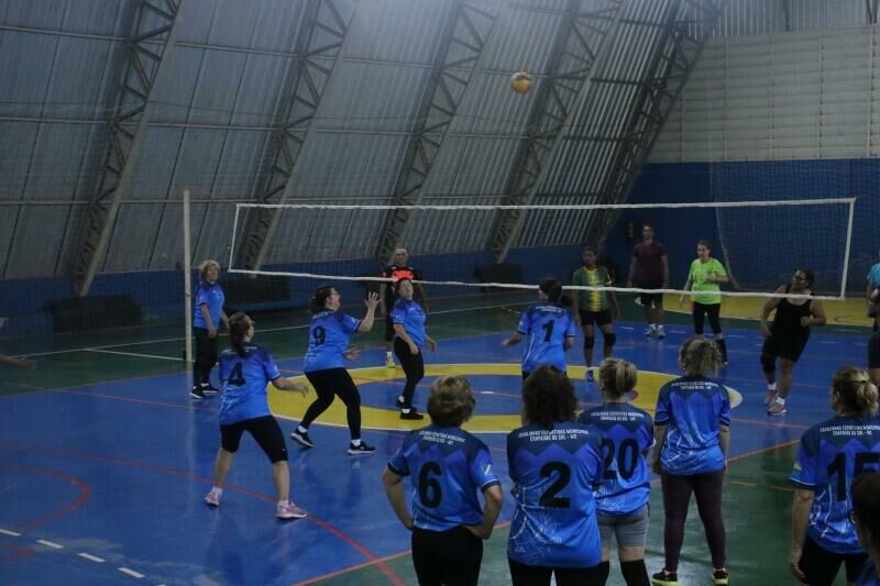 Imagem de compartilhamento para o artigo Joao Carlos Krug incentiva esporte com torneio de voleibol para a melhor idade da MS Todo dia