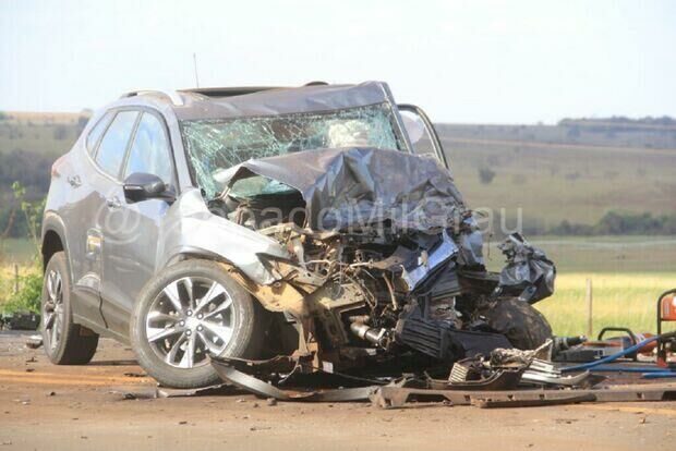 Imagem de compartilhamento para o artigo Mulher morre na hora em acidente entre carro e Hilux em MS da MS Todo dia