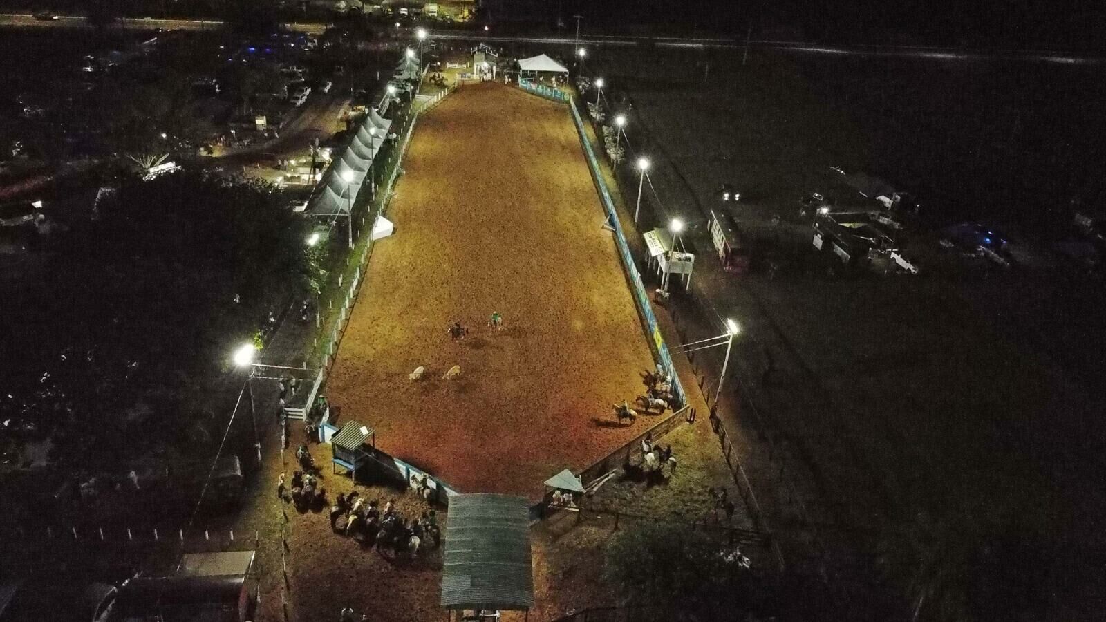 Imagem de compartilhamento para o artigo Festa do Laço em Figueirão começa com mais de 180 laçadores e tem show gratuito nesta sexta da MS Todo dia