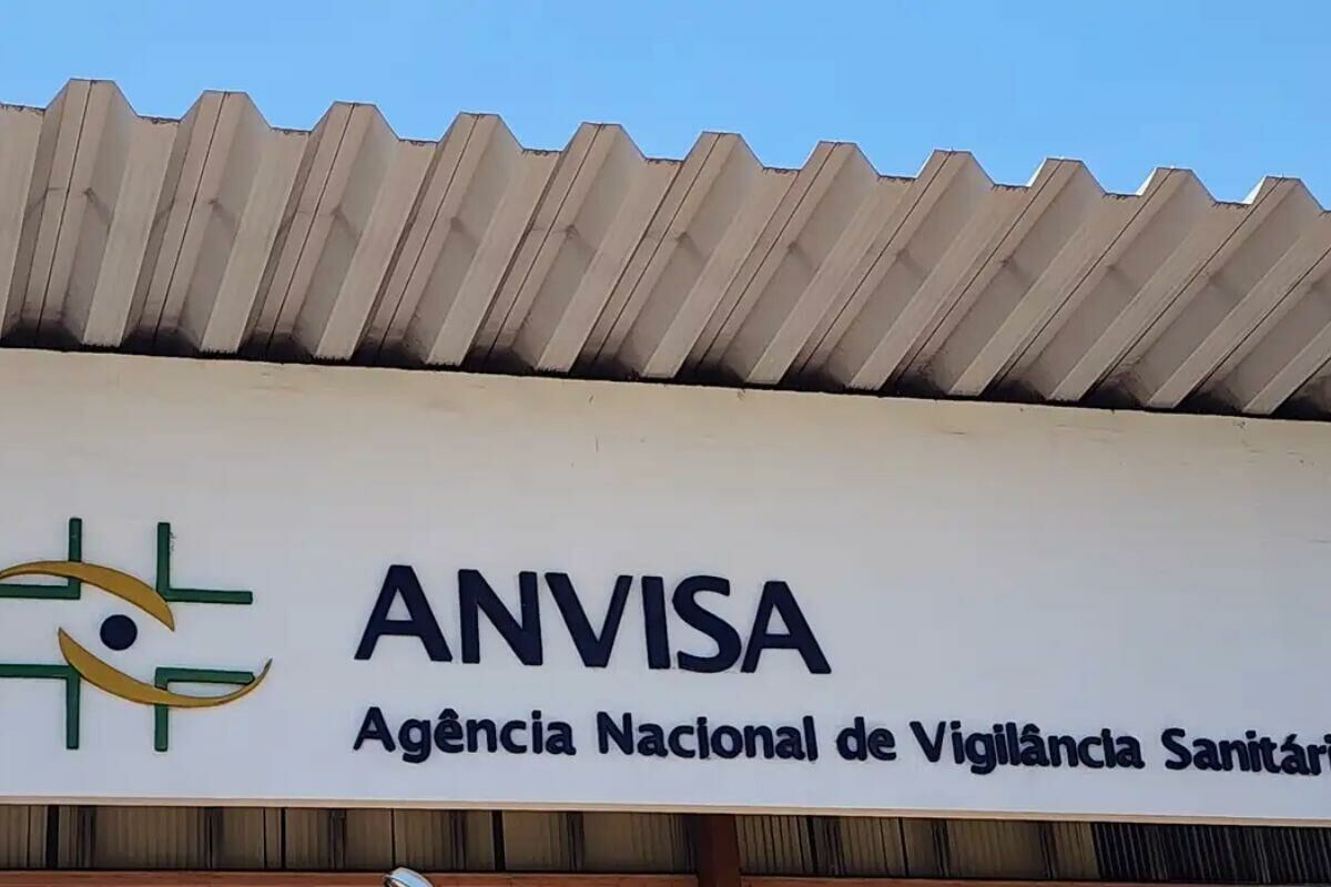 Imagem de compartilhamento para o artigo Anvisa alerta para riscos de alisantes com formol e outras substâncias proibidas da MS Todo dia