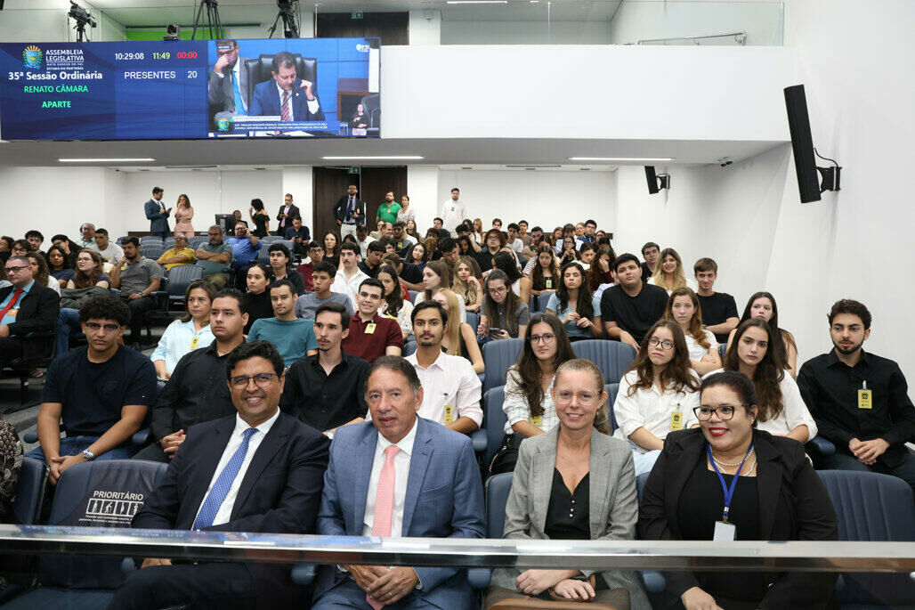 Imagem de compartilhamento para o artigo Gerson Claro recebe Acadêmicos de Direito da UCDB em visita à ALEMS da MS Todo dia