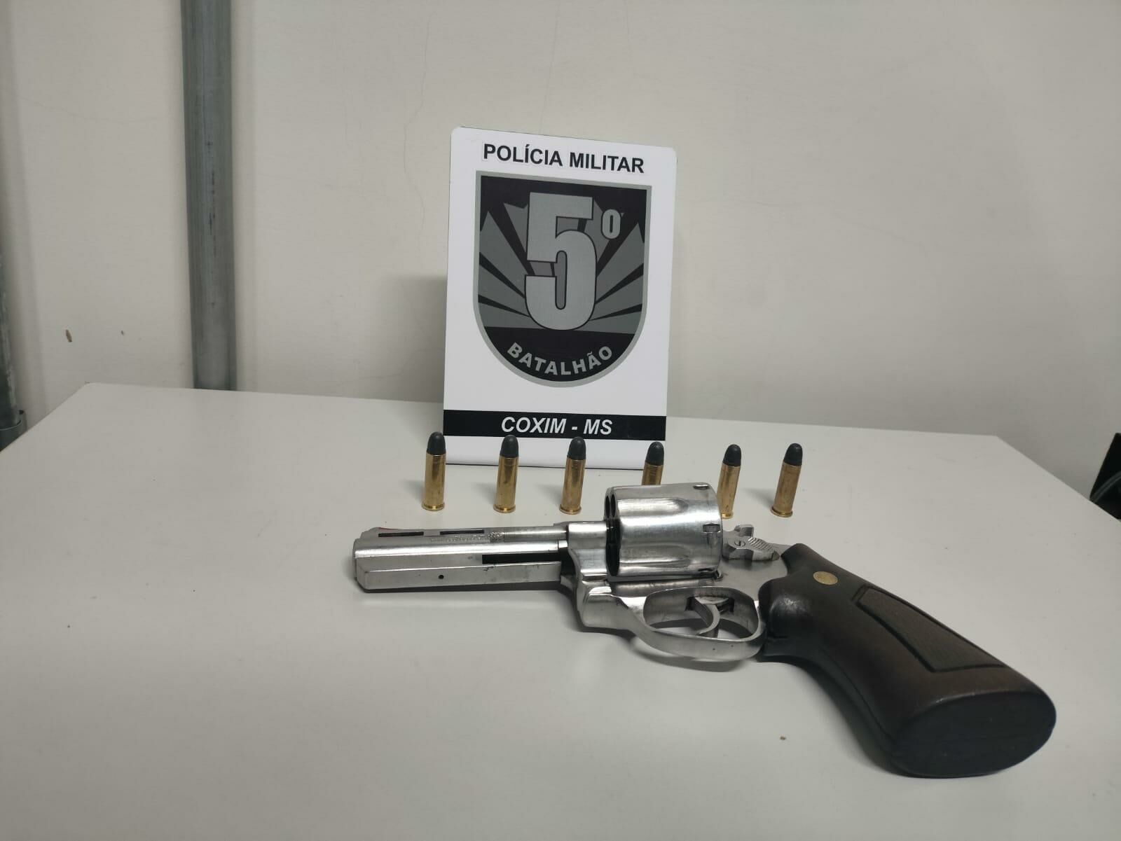 Imagem de compartilhamento para o artigo Após denúncia, homem é preso em flagrante com arma em comércio de Coxim da MS Todo dia