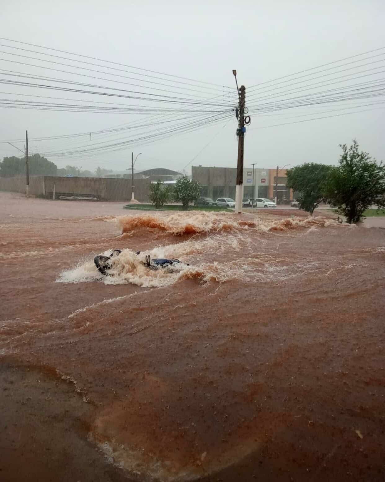 Imagem de compartilhamento para o artigo Chuva forte provoca estragos e leva Sonora a decretar estado de emergência da MS Todo dia