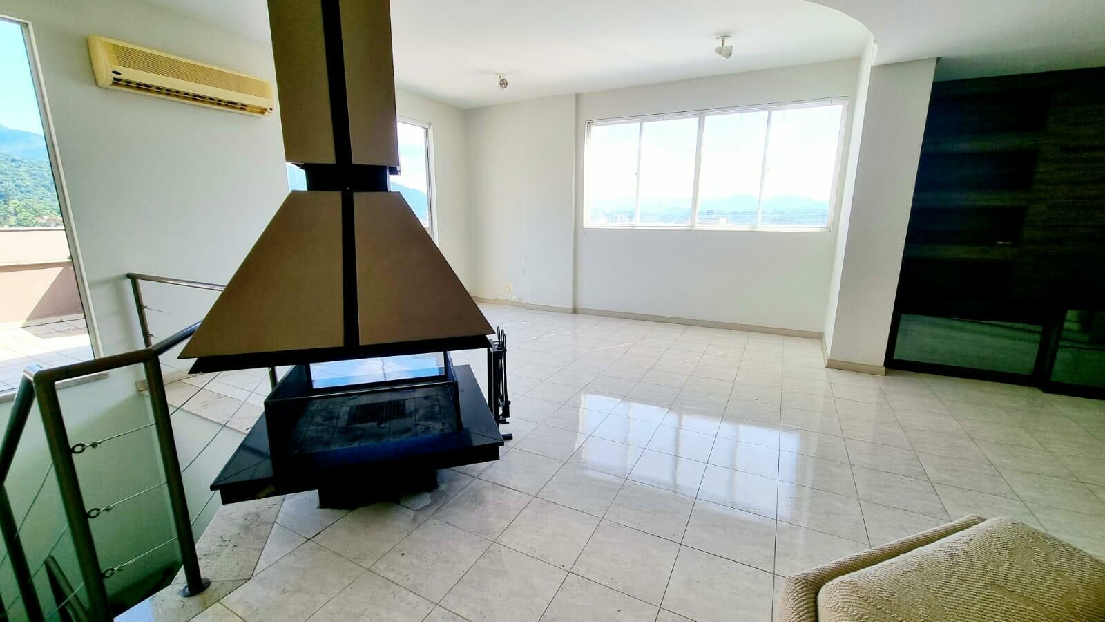 Imagem do Cobertura Duplex com Jacuzzi na varanda no Centro de Jaraguá - 249m2.