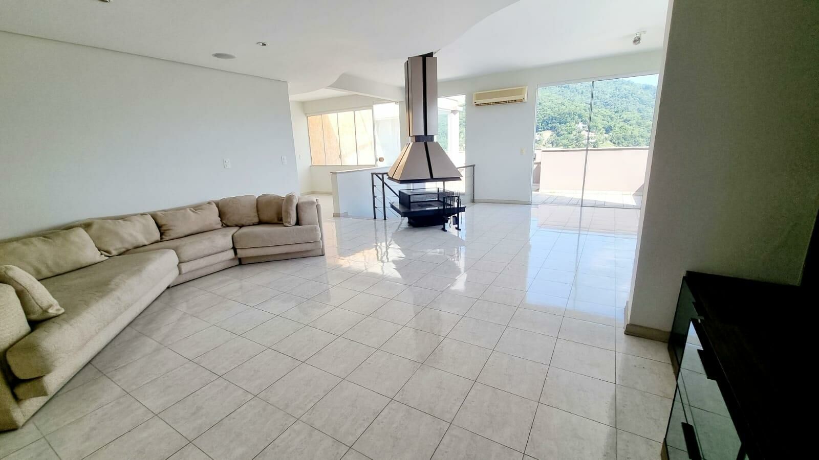 Imagem do Cobertura Duplex com Jacuzzi na varanda no Centro de Jaraguá - 249m2.