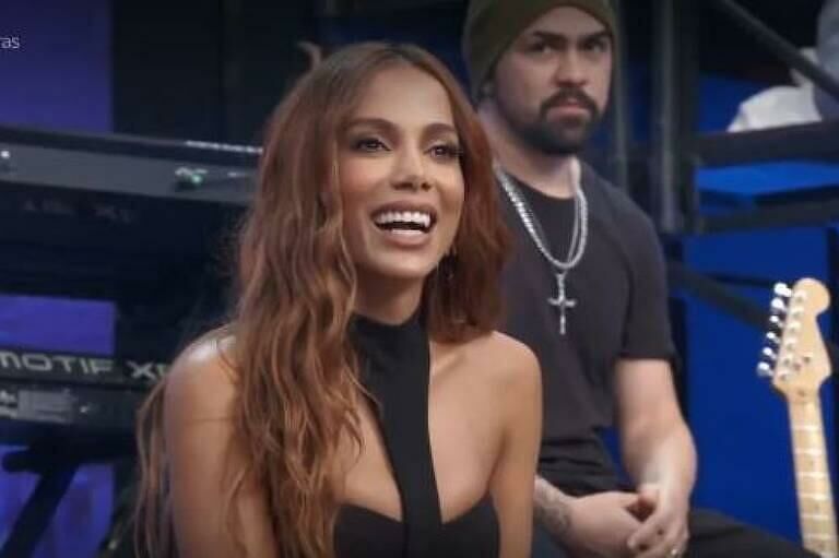 Imagem anitta-texto