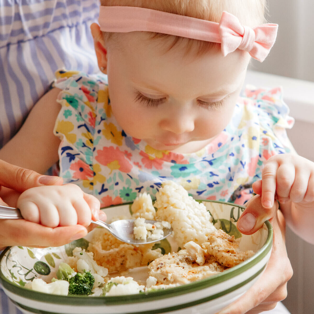 Imagem principal para o artigo Cardápio para bebê de 9 meses: como montar refeições equilibradas da Genuína Conexão