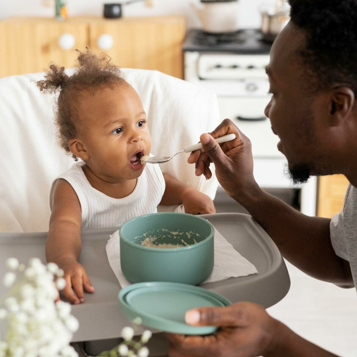 Imagem ilustrativa para o artigo Como Começar a Introdução Alimentar: Guia para Bebê 6 Meses da Genuína Conexão