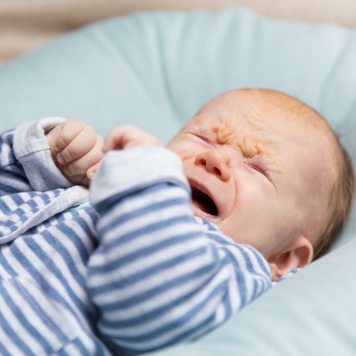 Imagem principal para o artigo Simpatia para cólica de bebê: conheça as mais famosas e veja o que realmente faz diferença da Genuína Conexão