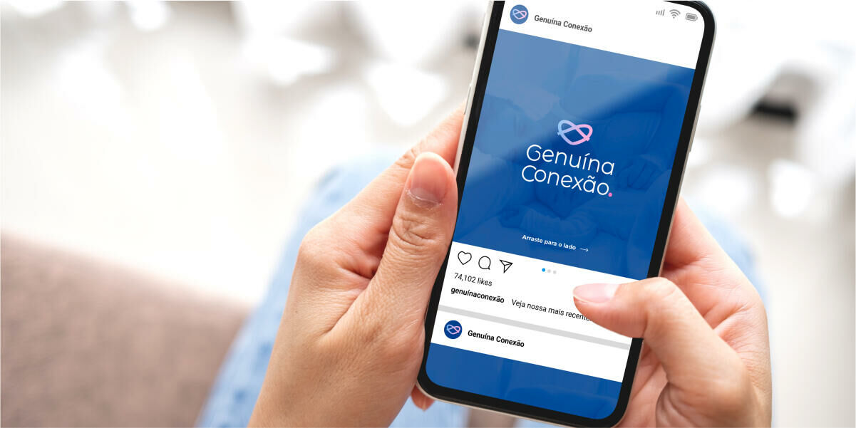 Imagem Ilustrativa de Celular nas Redes Sociais da Genuína Conexão