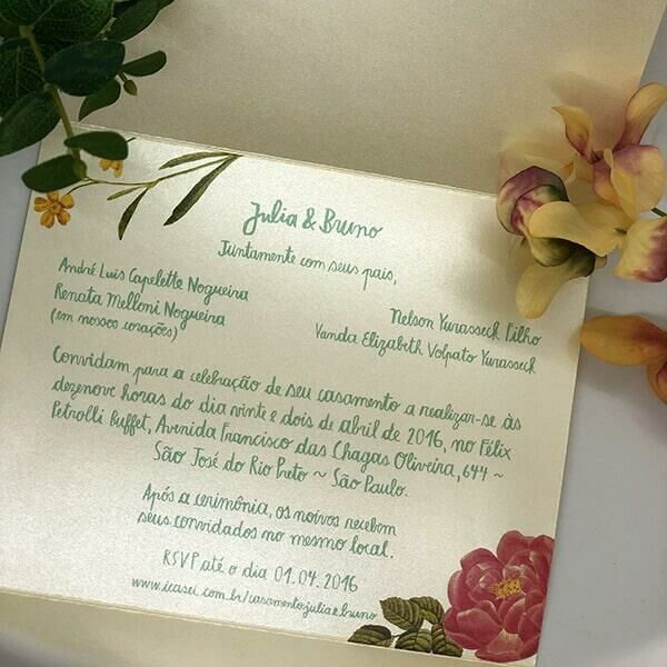 Imagem de um convite de casamento aberto