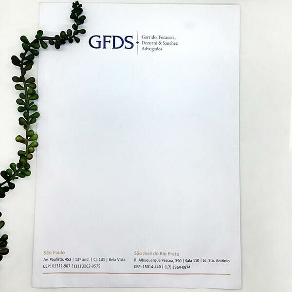 Imagem de um documento visto de cima