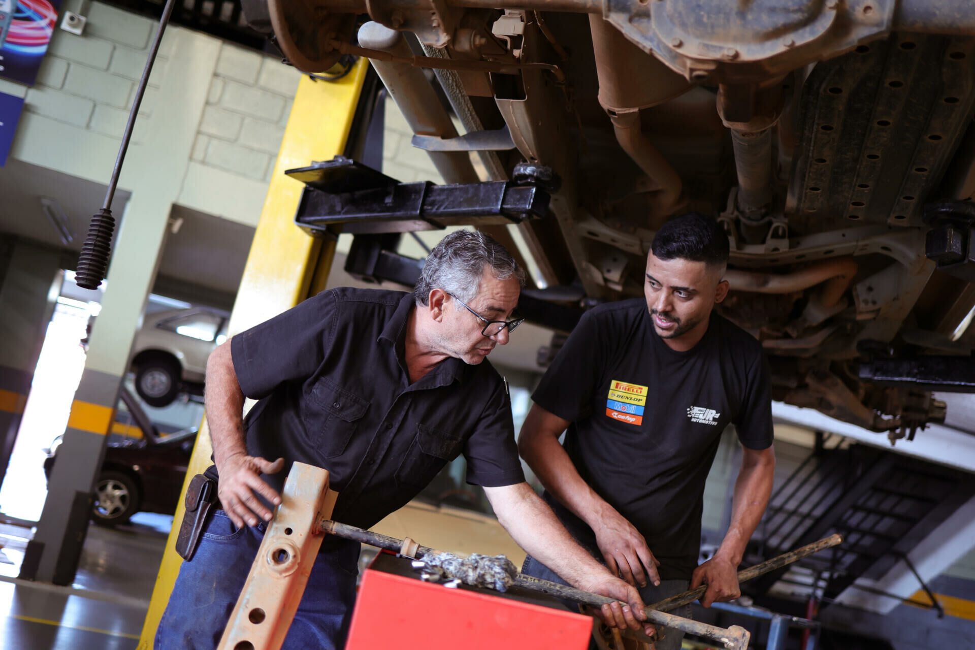 Maquinário de precisão da JR Automotivo