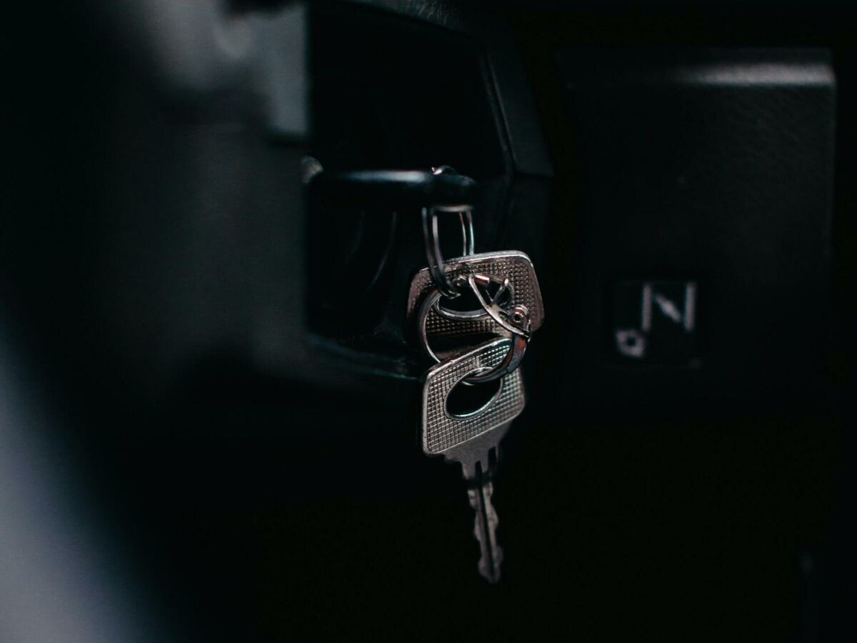 Imagem principal de Chave de ignição do carro automático: presa, travada ou não roda? Chaveiro 24h em São José do Rio Preto