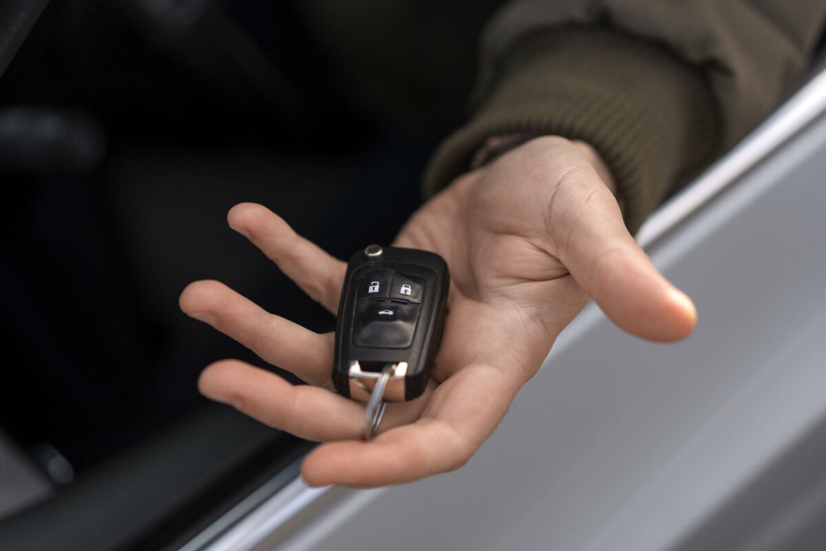 Imagem principal de Chave codificada quebrou: Como ligar o carro e o que fazer? Chaveiro para arrumar chave codificada agora