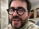 Imagem ilustrativa para Padre Fábio de Melo e cafeteria são surpreendidos com processo de ex-gerente demitido após confusão